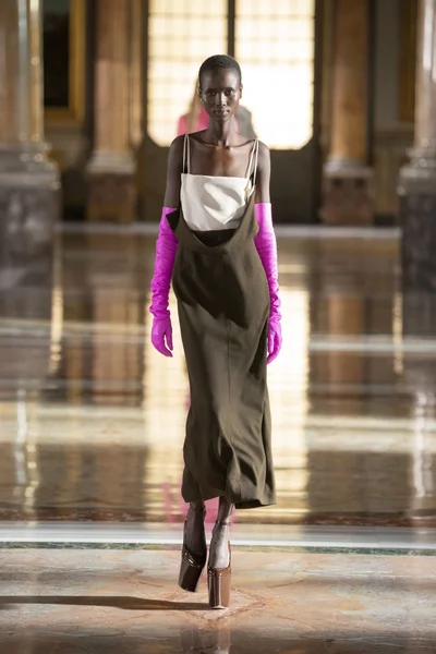 Look 3